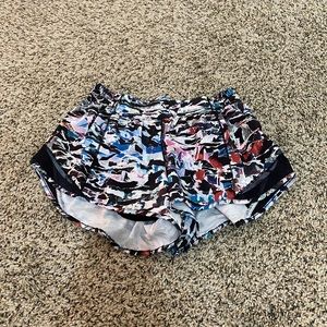 Lululemon Low Rise Hotty Hot Shorts 2.5”